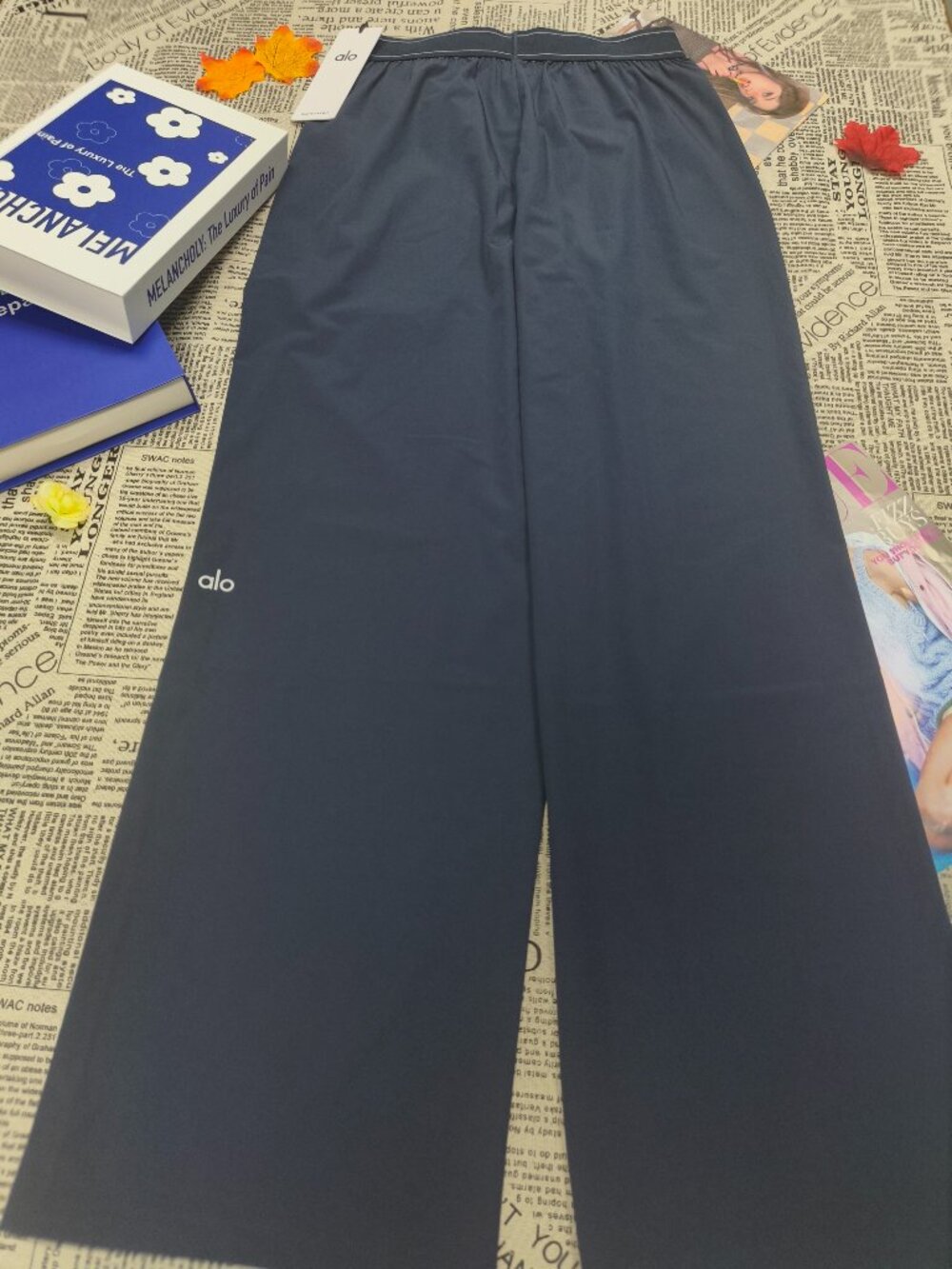 ALO Yoga Navy Suit Up Trouser💦Women' s Regular 30" Inseam💤Basic Everyday Style - Picture 6 of 7